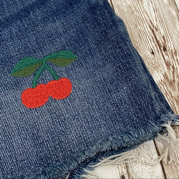 Levi’s 501 Embroidered Cherry Cut-Off Jean Shorts Size 29 - Picture 9 of 15
